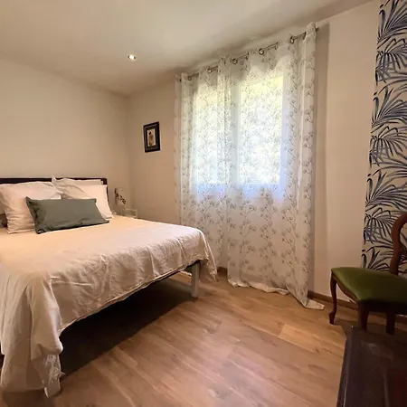 Apartment Avec Piscine Dans *