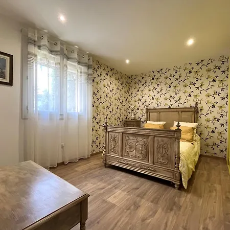 Apartment Avec Piscine Dans *