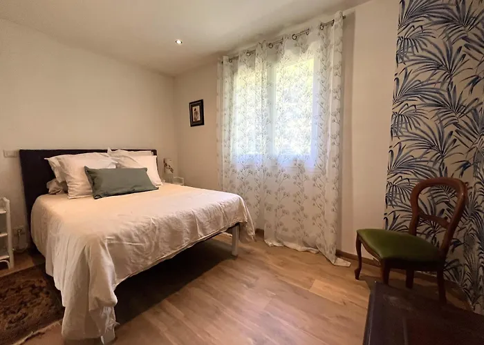 Апартаменты Avec Piscine Dans *