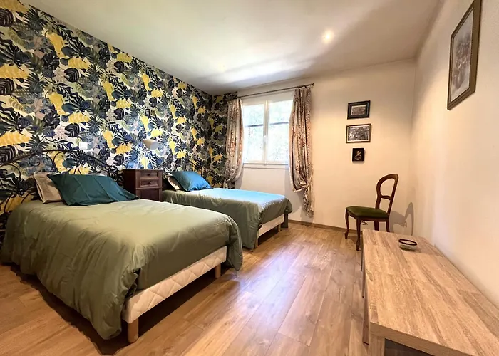 Avec Piscine Dans Фуриани