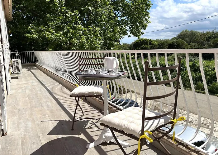 Апартаменты Avec Piscine Dans Фуриани