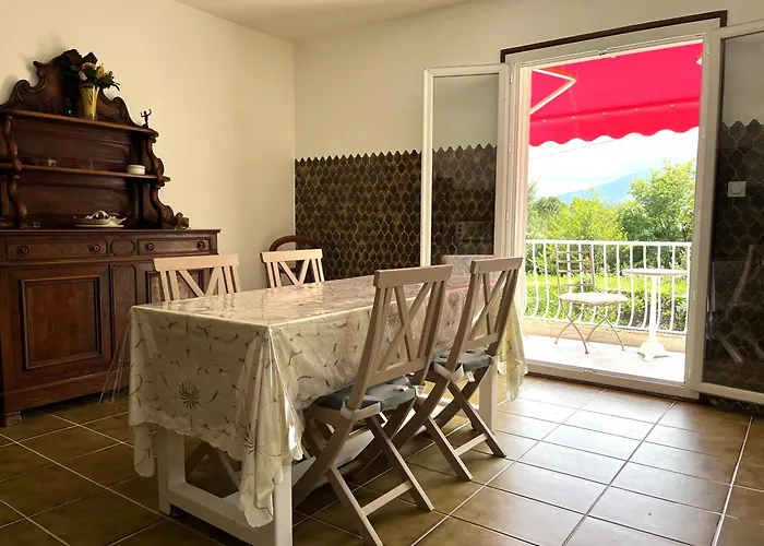 Avec Piscine Dans * Фуриани